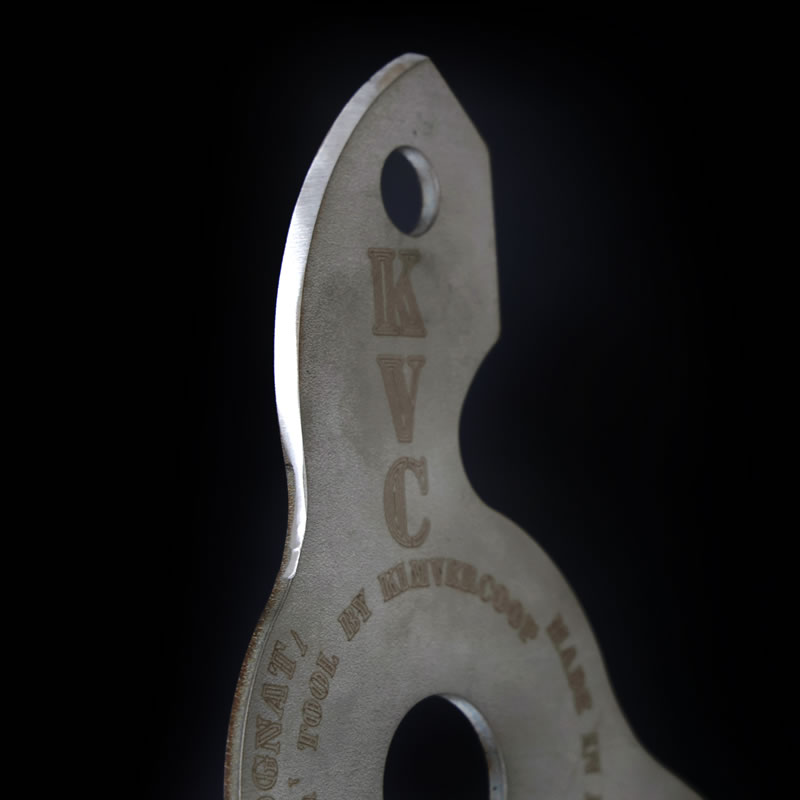 Close-up of a cognata tangle-free three-blade knife.