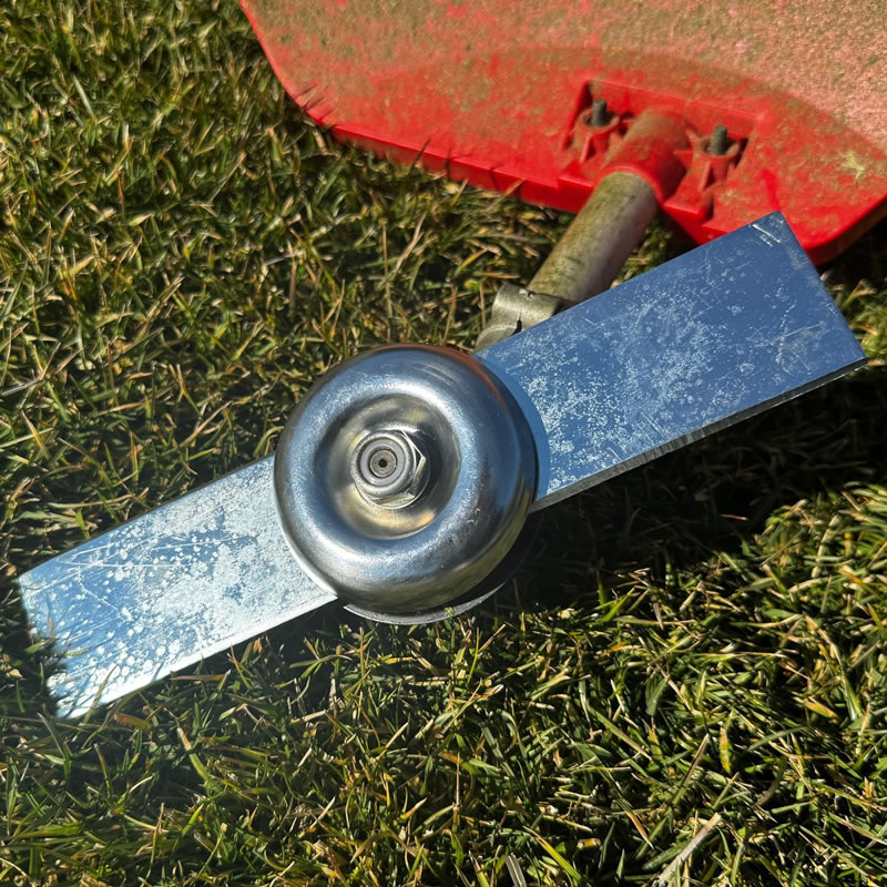 Universal brush cutter blade. Two-tooth flat blade for brushcutter. Cugina brush cutter accessory.